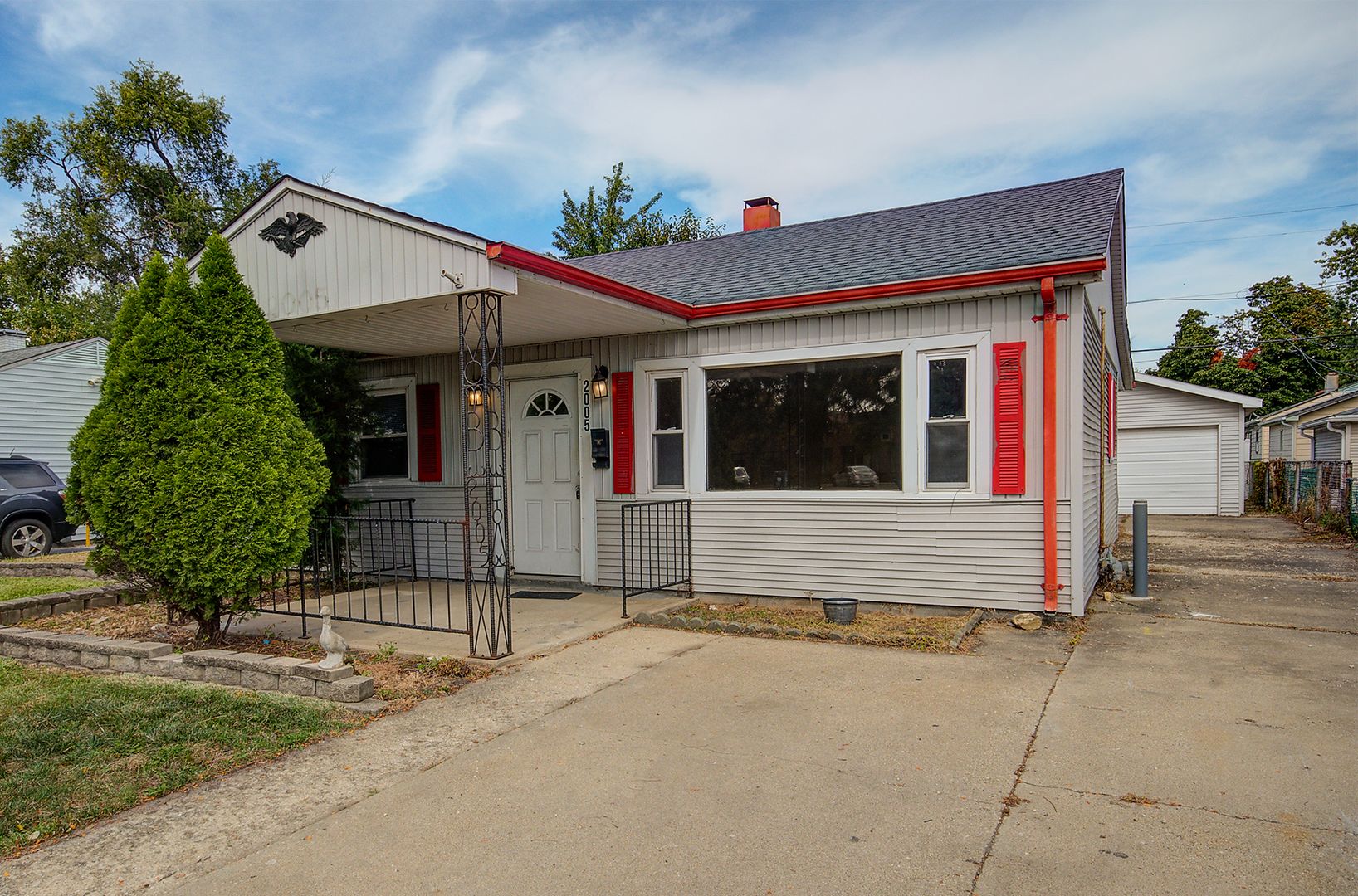 Joliet House: 2005 McDonough St