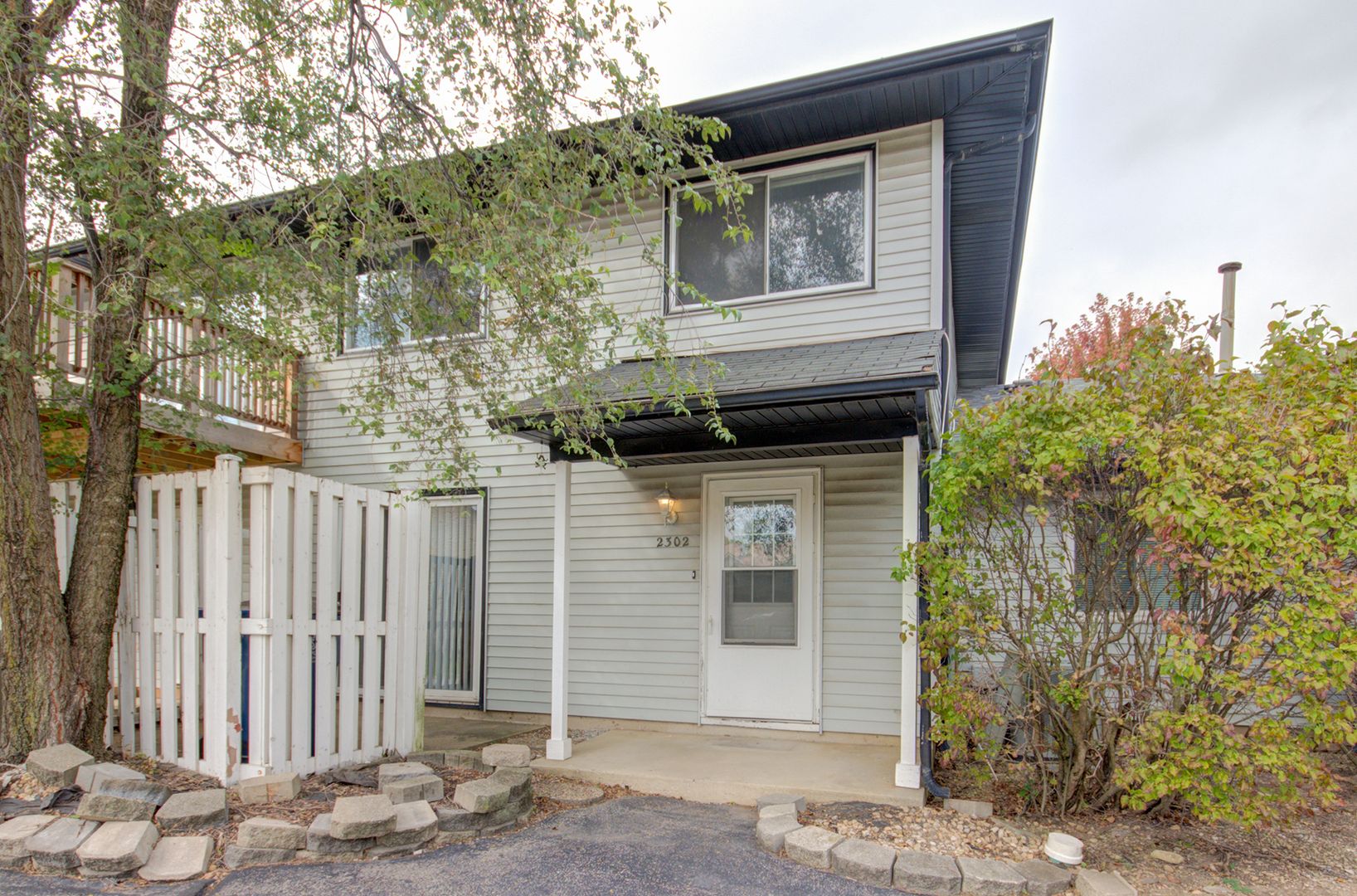 Crest Hill House: 2302 Carnation Dr