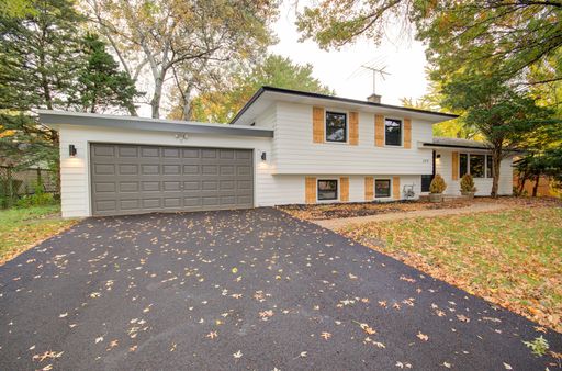 3 bd 2 ba updated home near downtown Naperville – photo 1