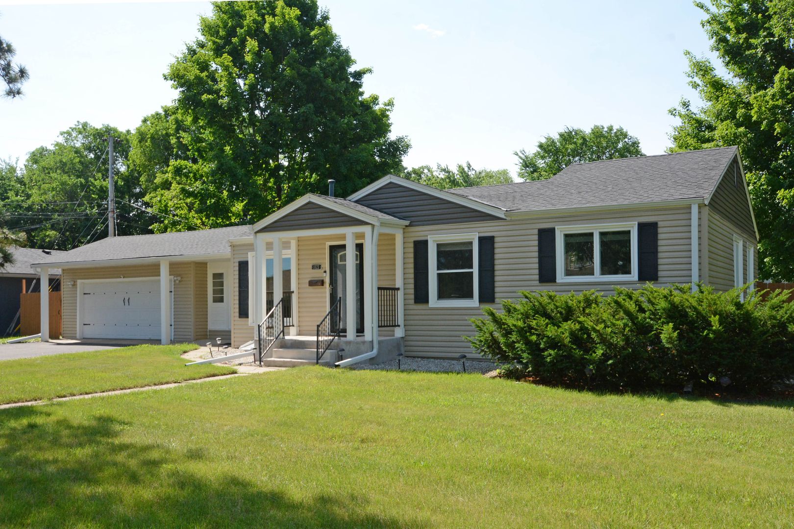 Bloomington House: 1021 W 86th St
