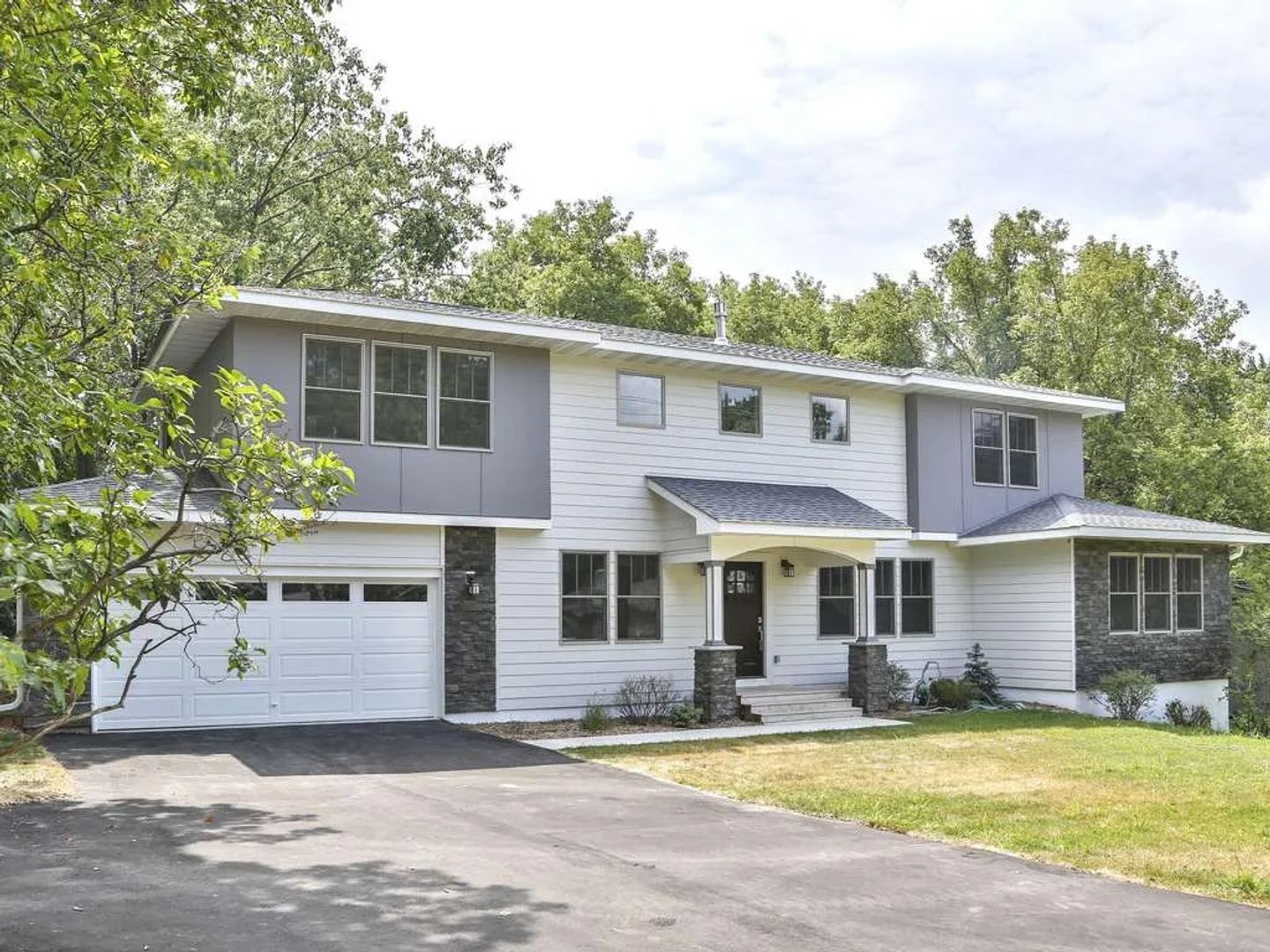 Edina House: 5321 Interlachen Blvd