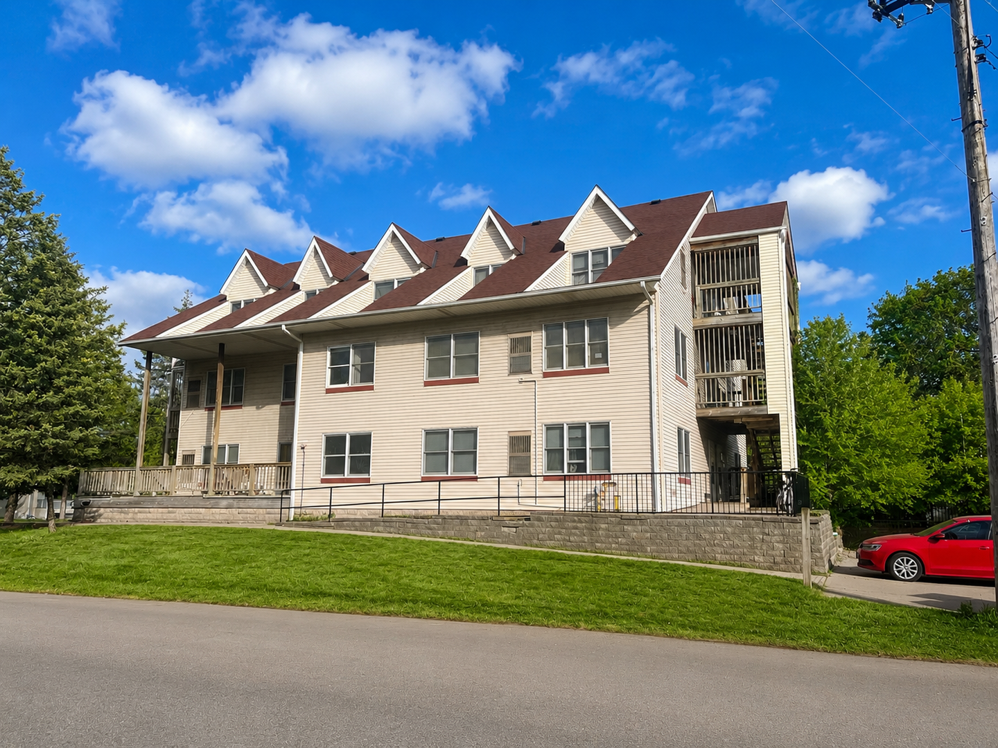 Saint Paul Apartment: 1053 Cromwell Ave