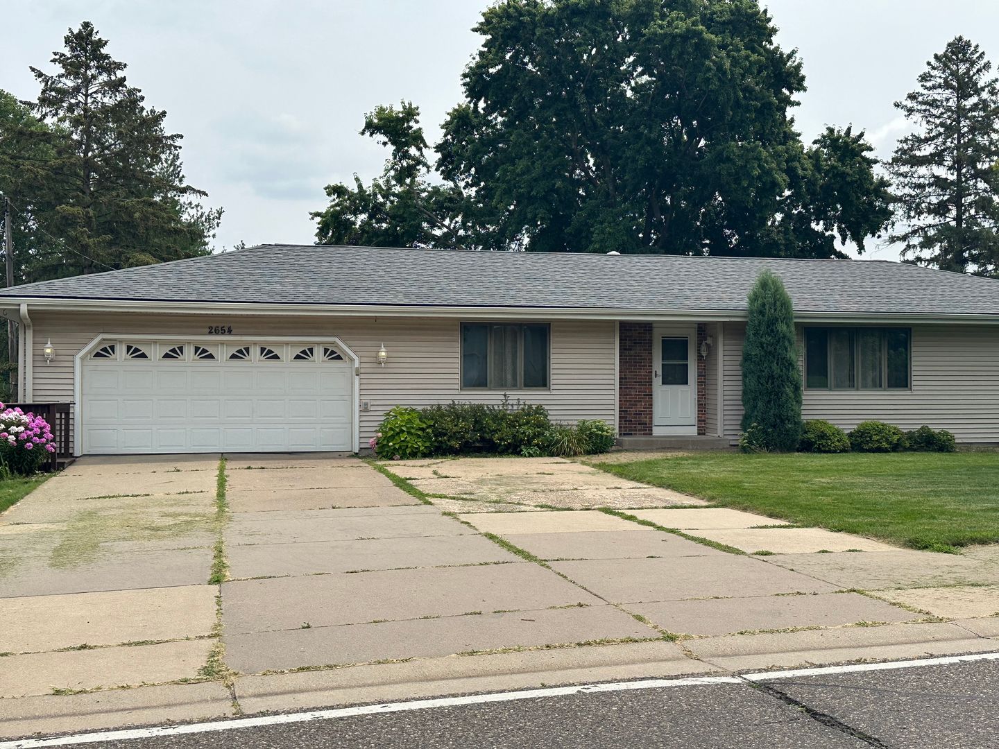 Mahtomedi House: 2654 Hazelwood St.