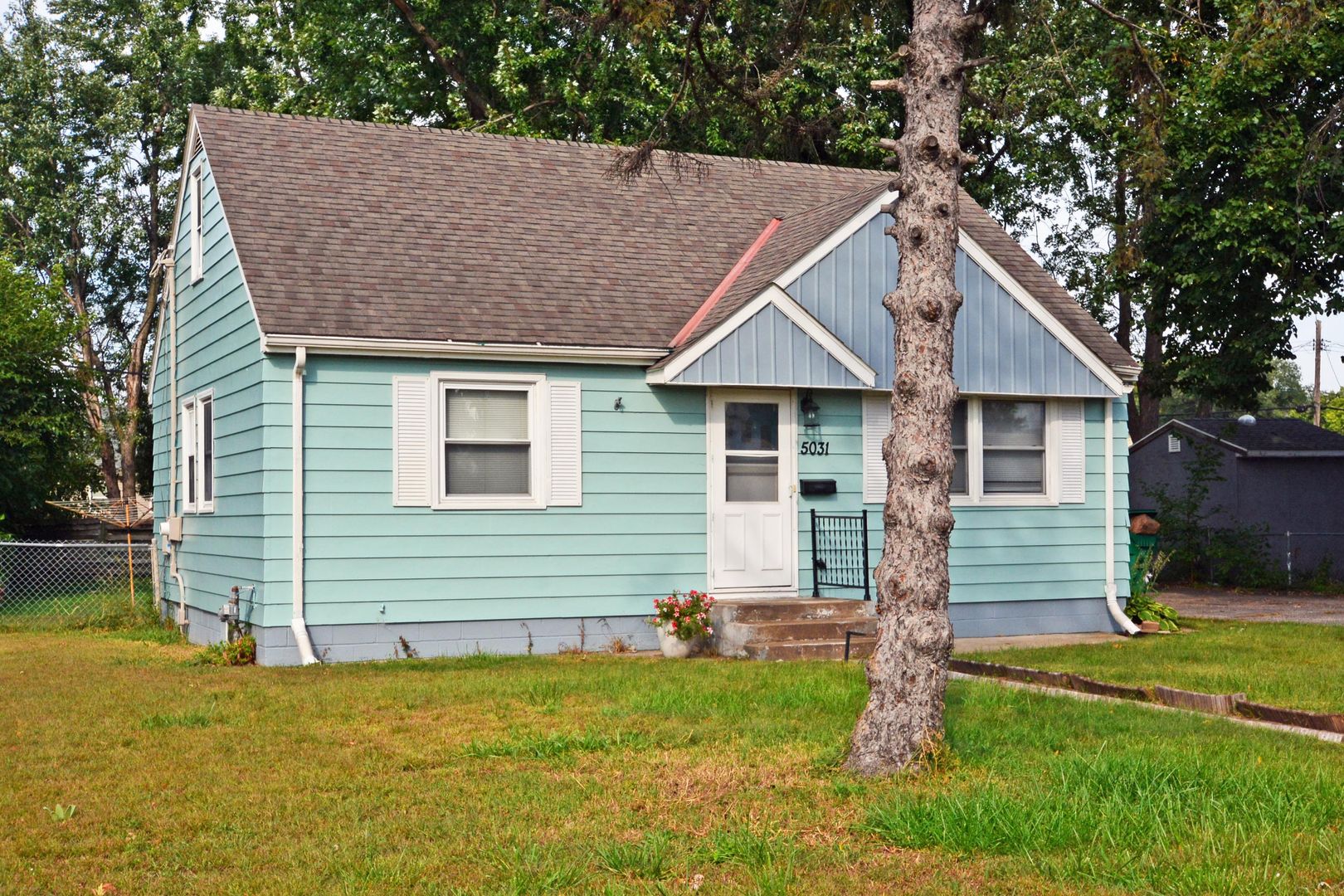 Brooklyn Center House: 5031 Drew Ave N
