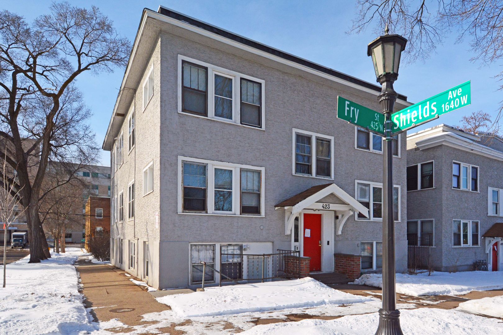 St. Paul Apartment: 423 Fry St