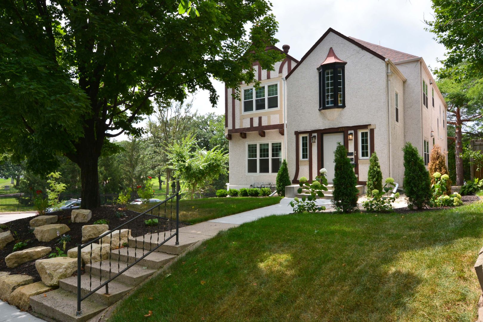 Minneapolis Apartment: 3552 Irving Ave S