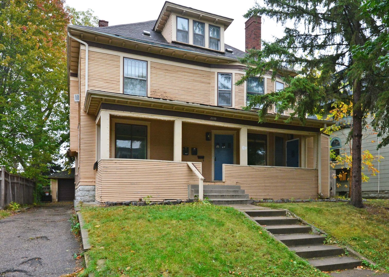 Minneapolis Apartment: 2209 Aldrich Ave S