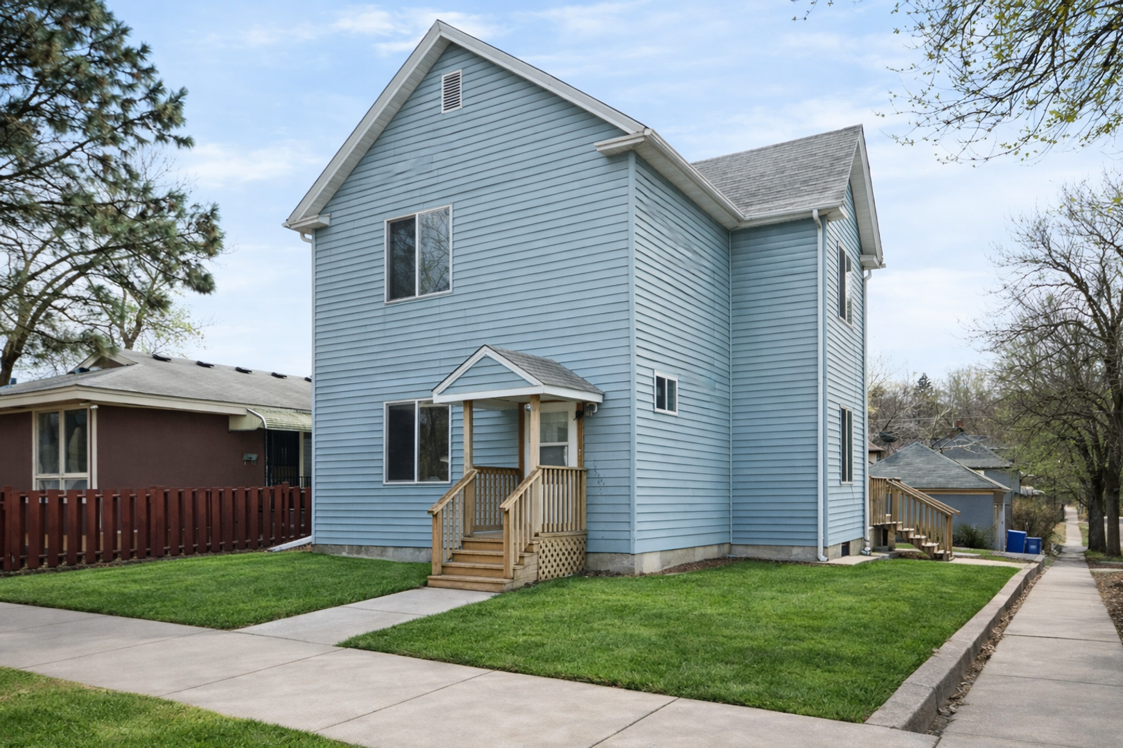 Saint Paul Apartment: 294 Winifred St E