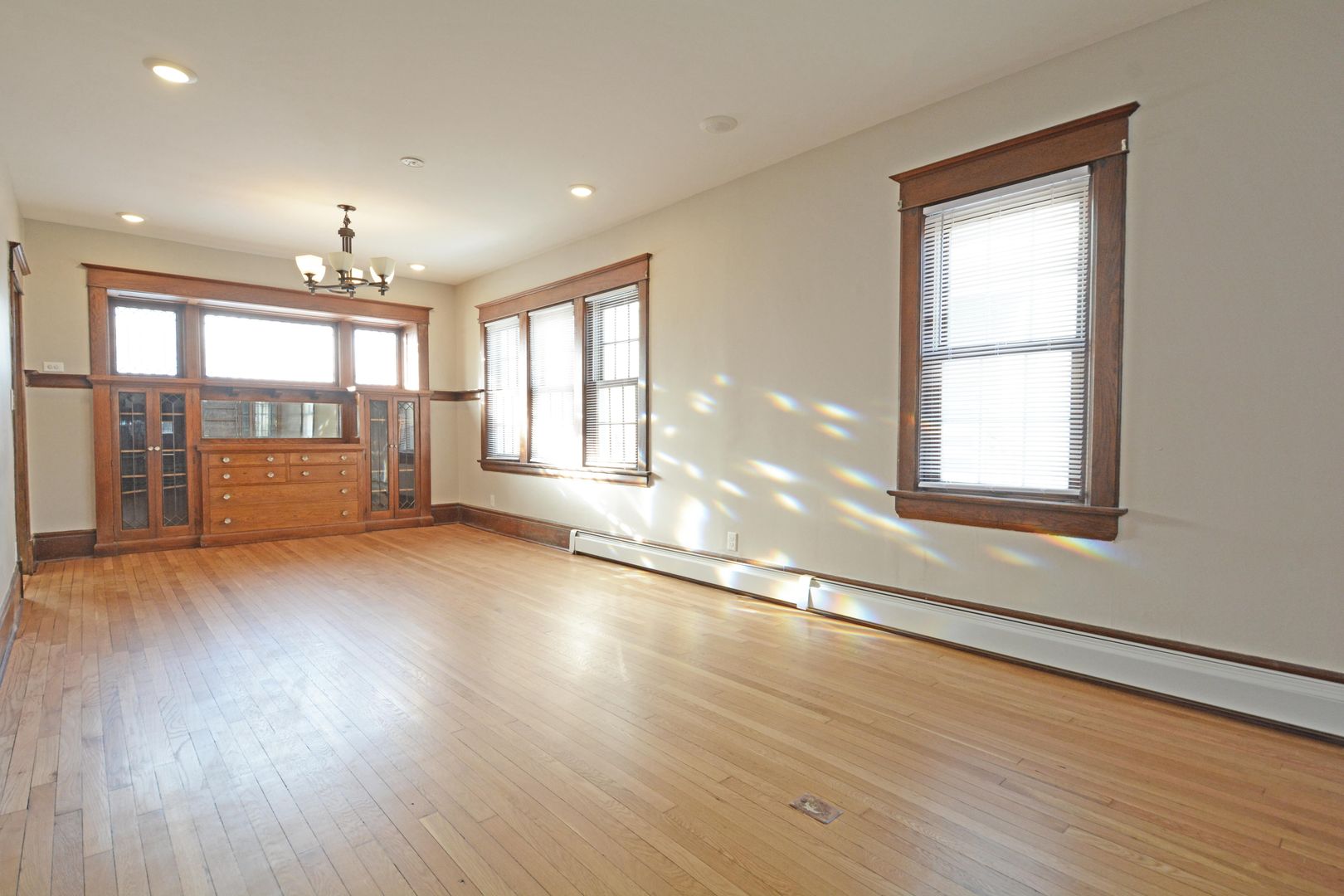 St. Paul Apartment: 814 Grand Ave