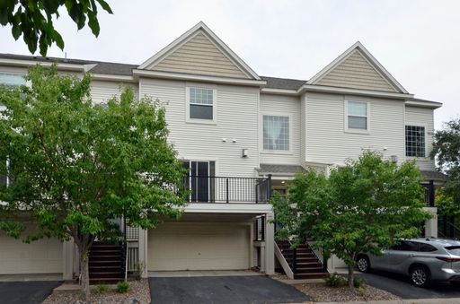 Spacious 4-Bed 3.5-Bath in Blaine - Available 6/10! – photo 1