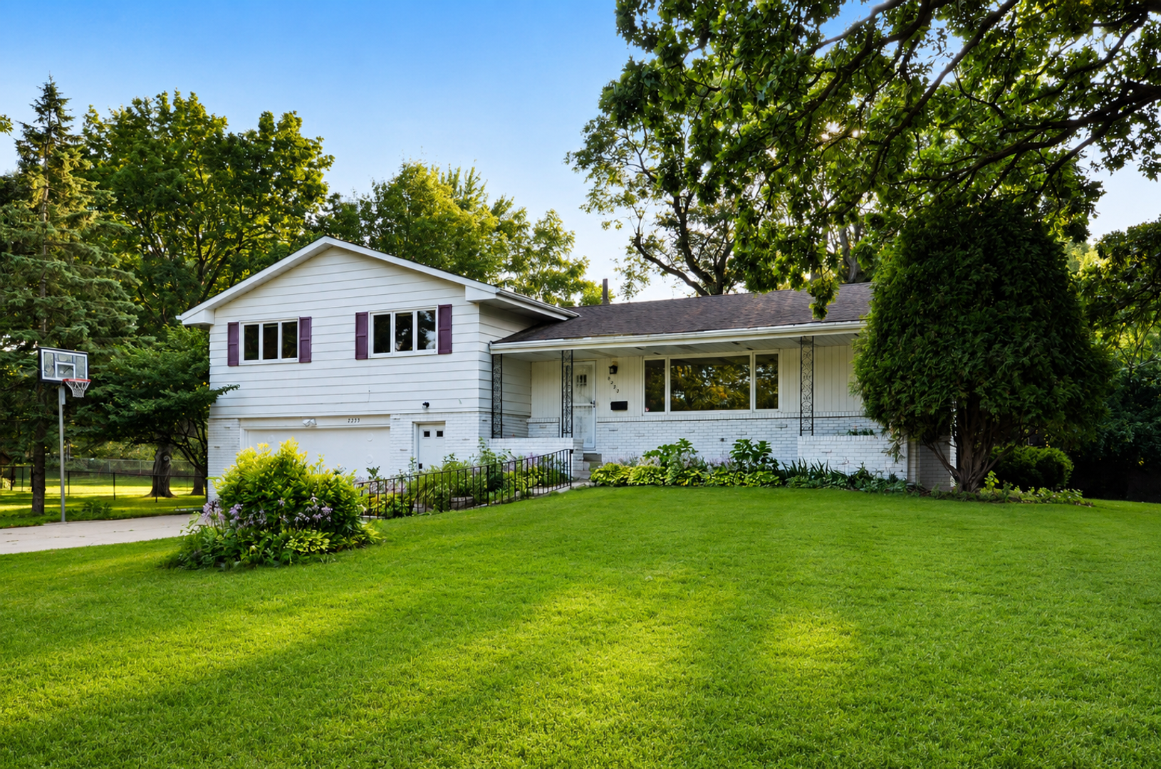 Edina House: 6233 Parnell Ave