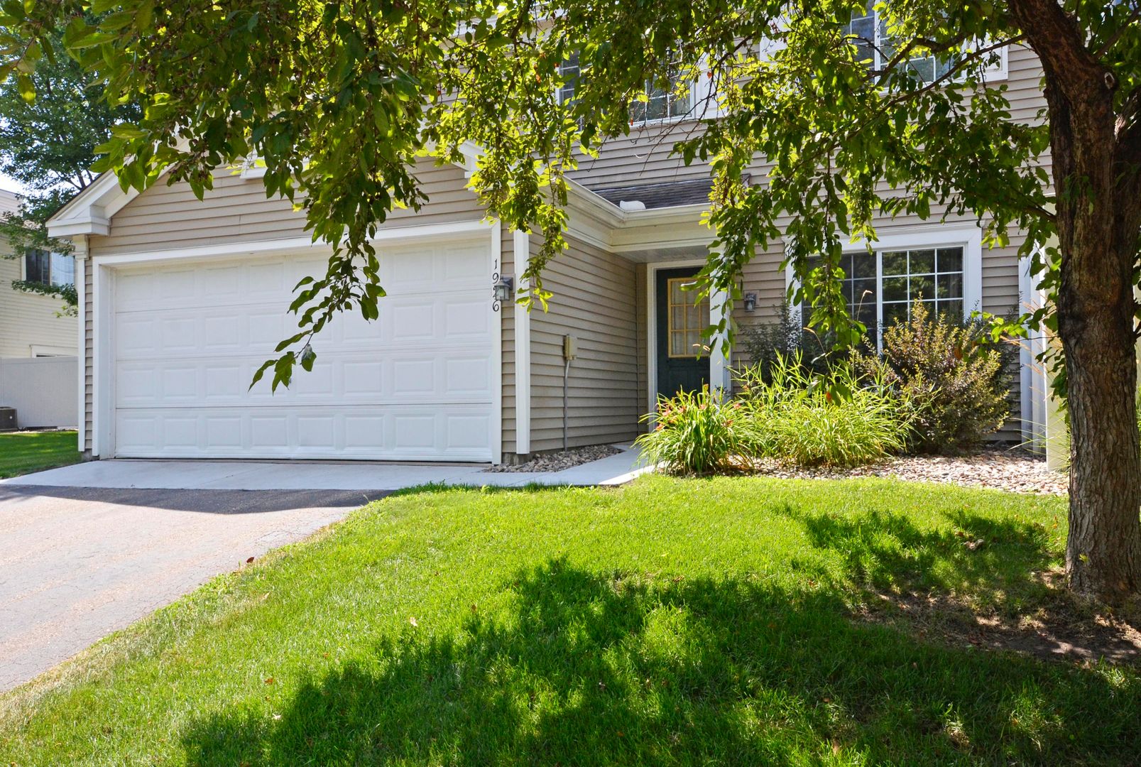 Eagan Townhome: 1926 Kyle Way