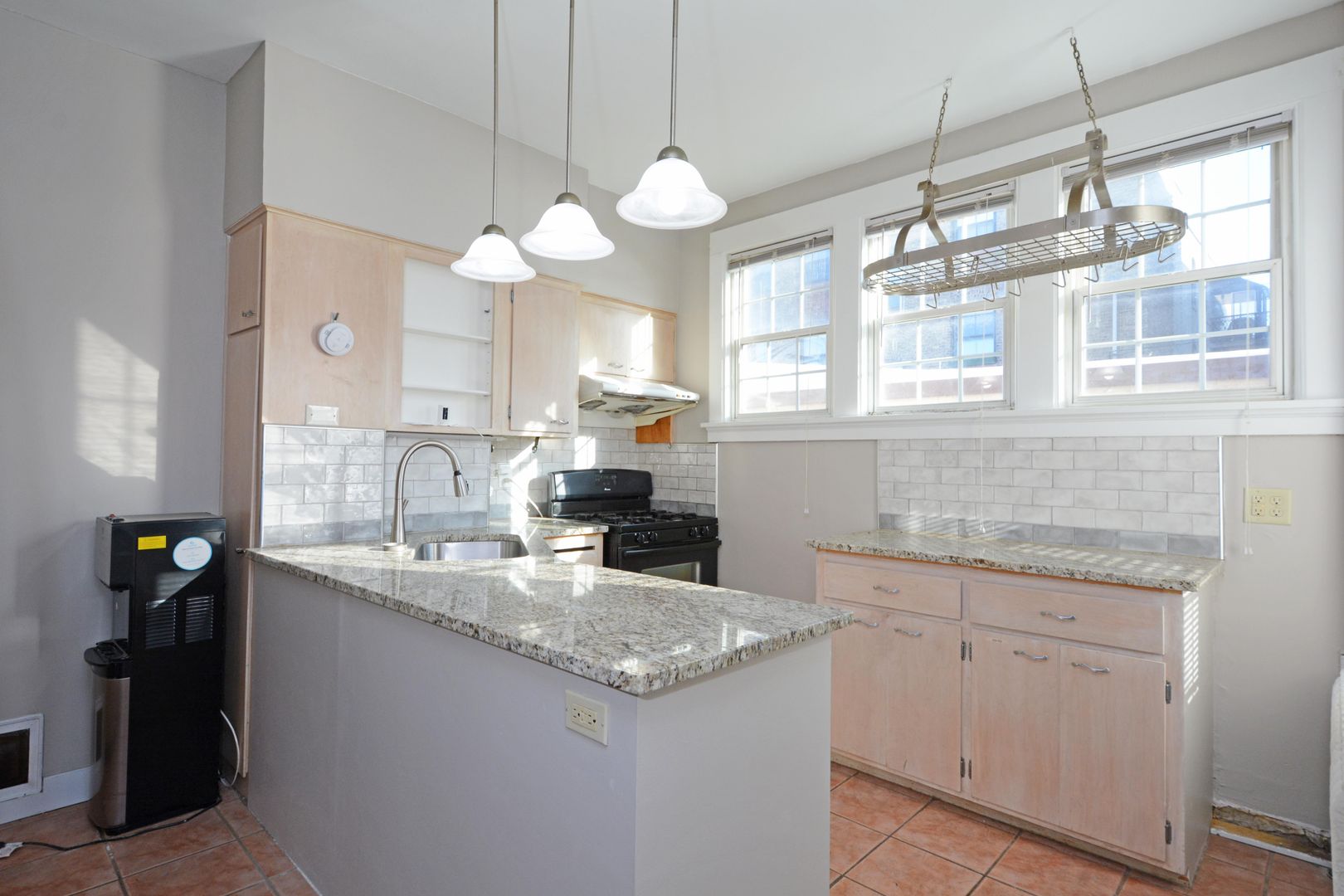 St. Paul Apartment: 814 Grand Ave