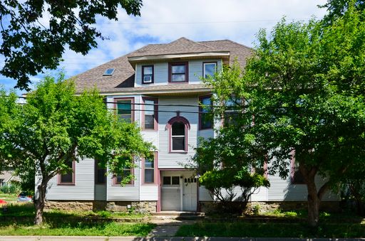 Spacious 4-Bedroom Upper-Level Unit Available Now in West St. Paul! – photo 1