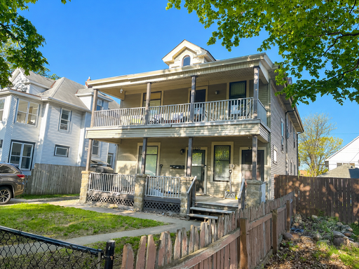 Beautiful 3-Bed 1-Bath Upper-Level Unit - Available 7/1! – photo 1