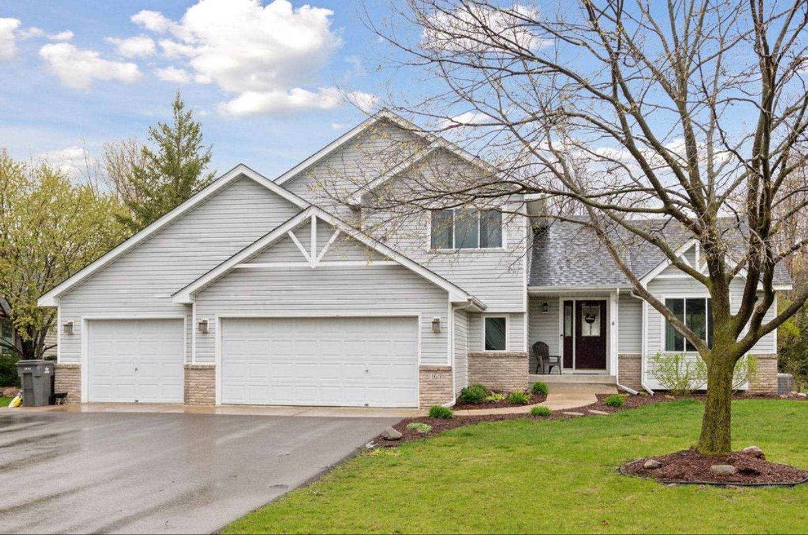 Chaska House: 1163 Ridge Bluff Ct.