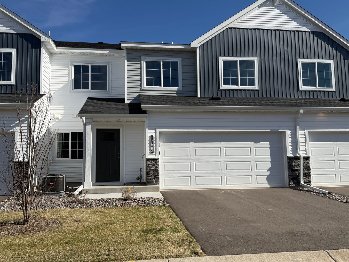 Zimmerman Townhome: 12662 Pond View Rd.