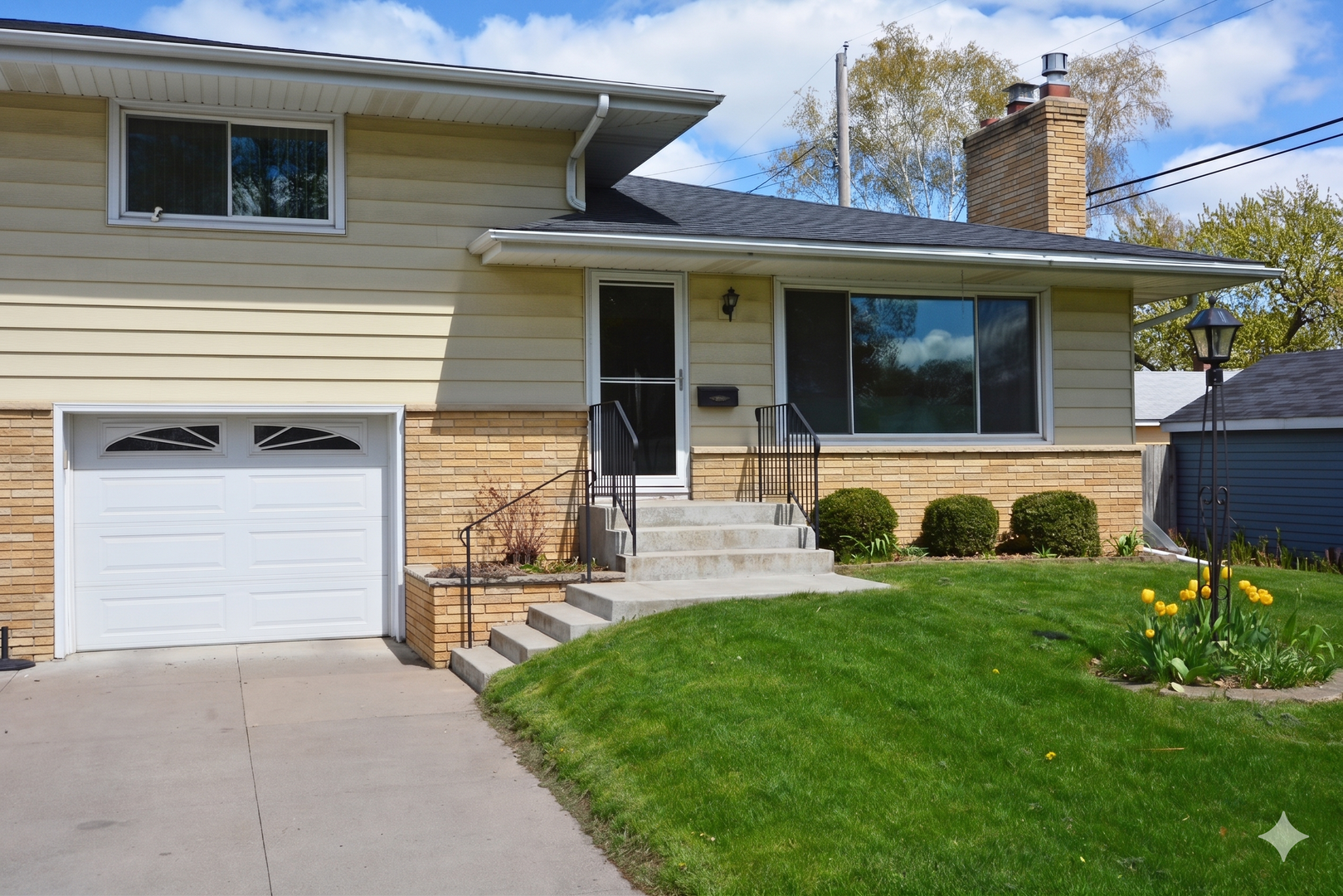 Richfield House: 602 E 73rd St