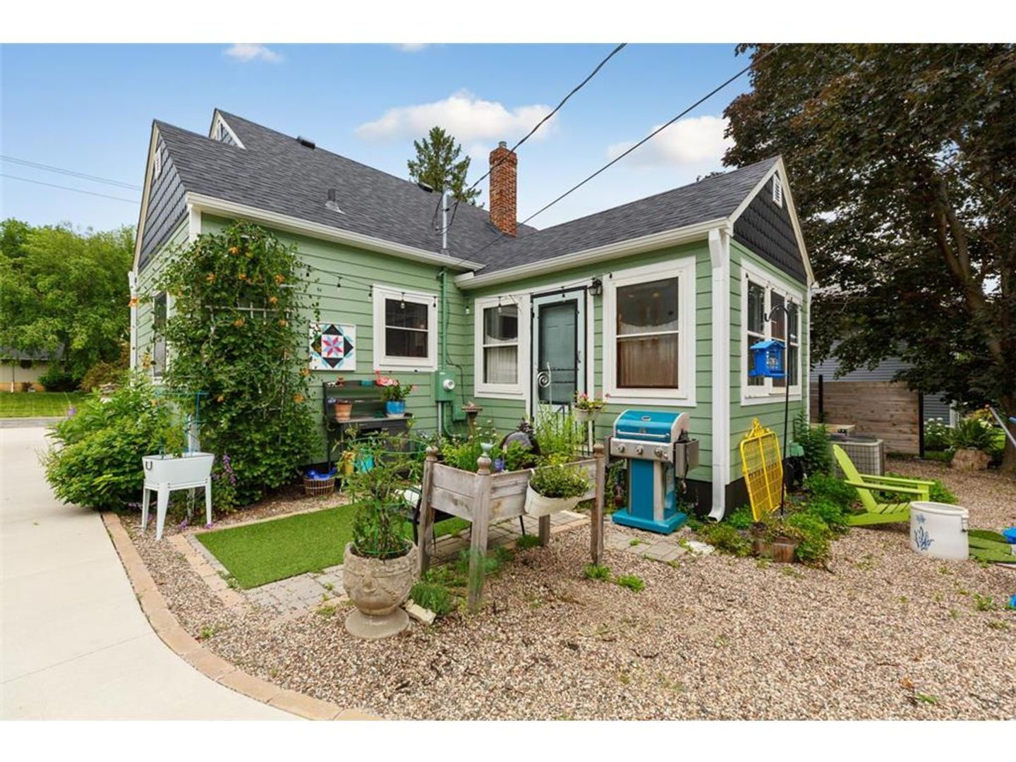 Northfield House: 809 1st St W