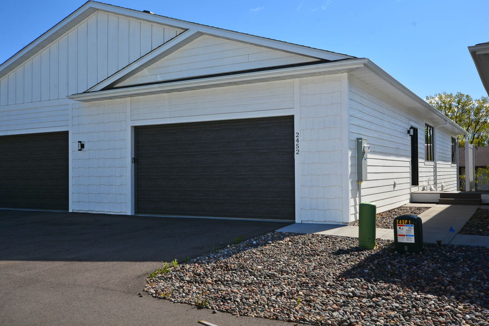 Roseville Townhome: 2452 County Rd D