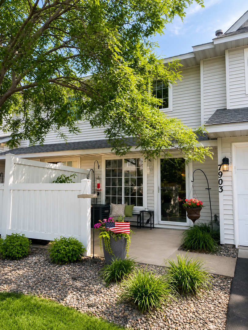 Chanhassen Townhome: 7903 Autumn Ridge Ave