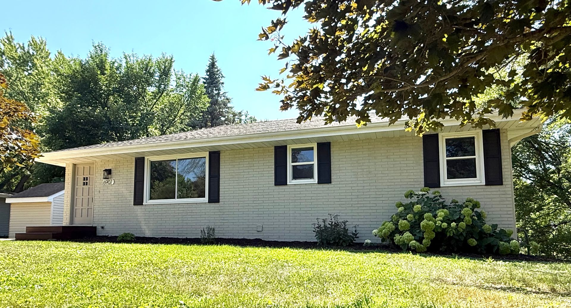 Maple Grove House: 6907 Berkshire Lane