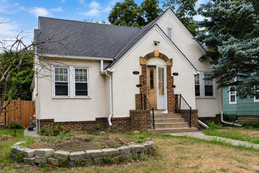 Beautifully updated 2-Bed 1-Bath Unit in Minneapolis - Available Now! – photo 1