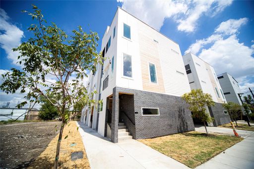 New Beautiful Townhome Great Location - 236 – photo 1