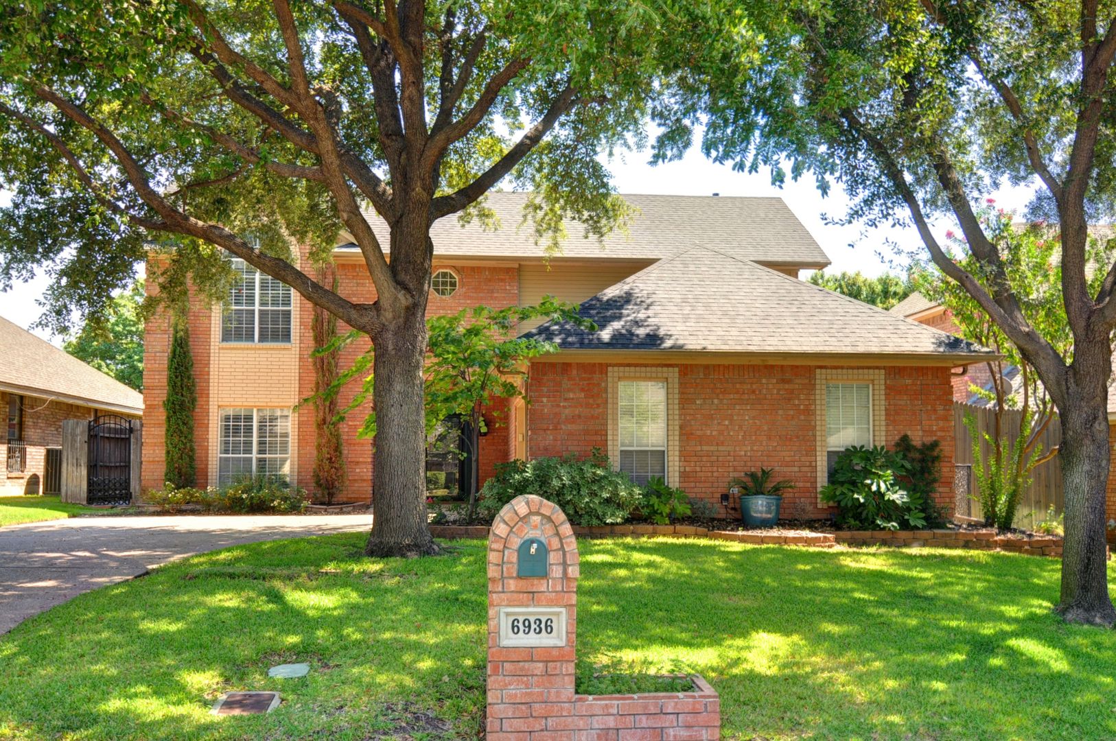 Fort Worth House: 6936 Allen Place Drive