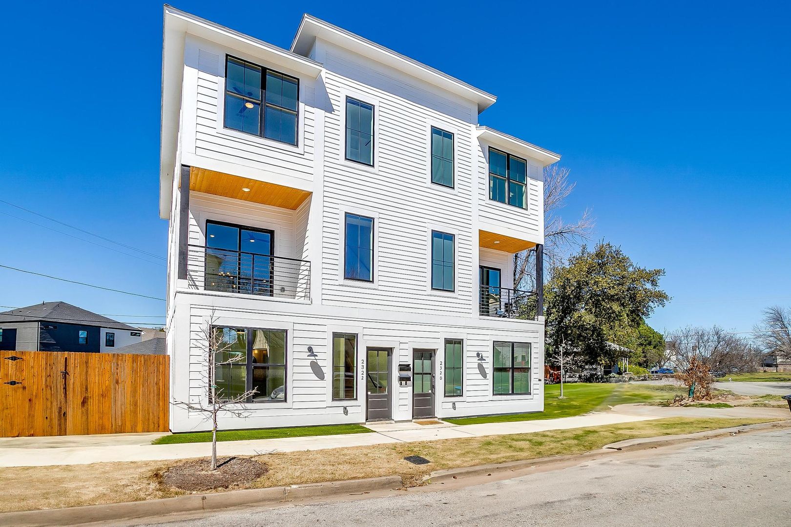 Fort Worth Apartment: 2345 Benbrook Blvd