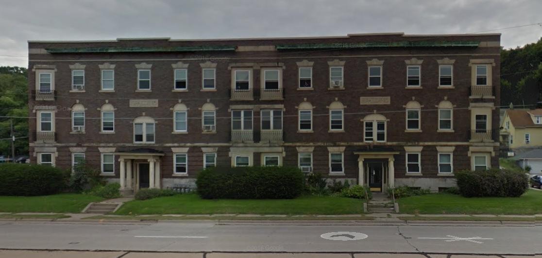 Moline Apartment: 2106 7th Ave.