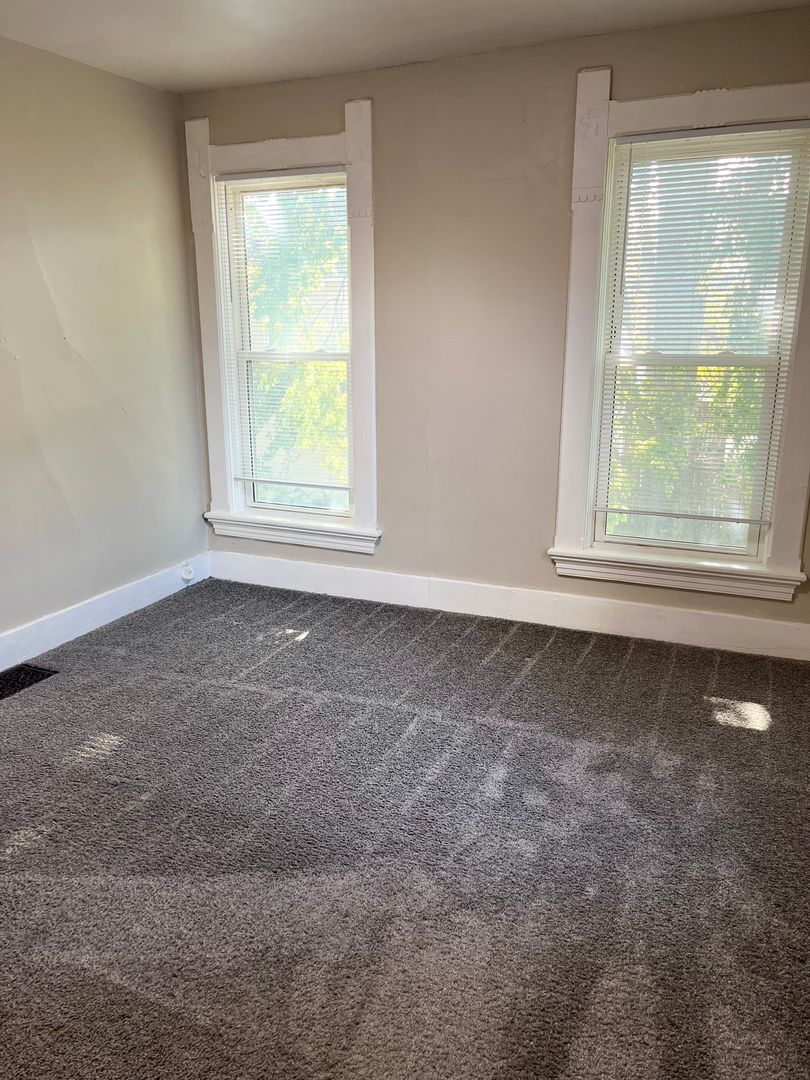 Rock Island Apartment: 1720 7th Ave.