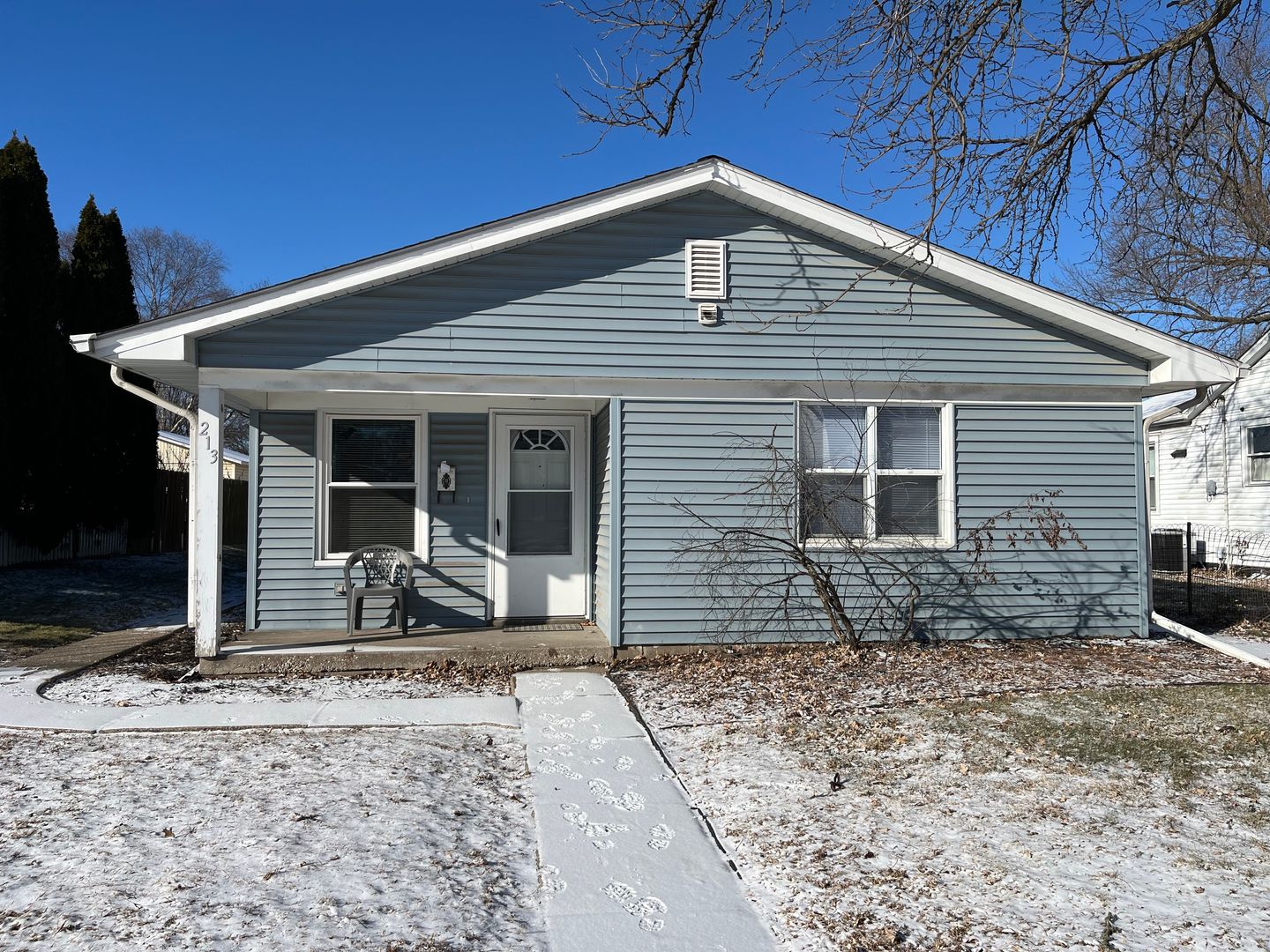 Moline Apartment: 213 45th St