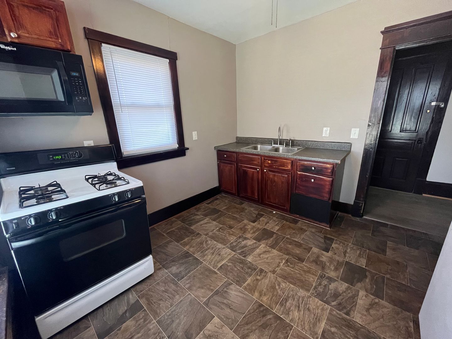 Rock Island Apartment: 2905-2907 7th Ave.