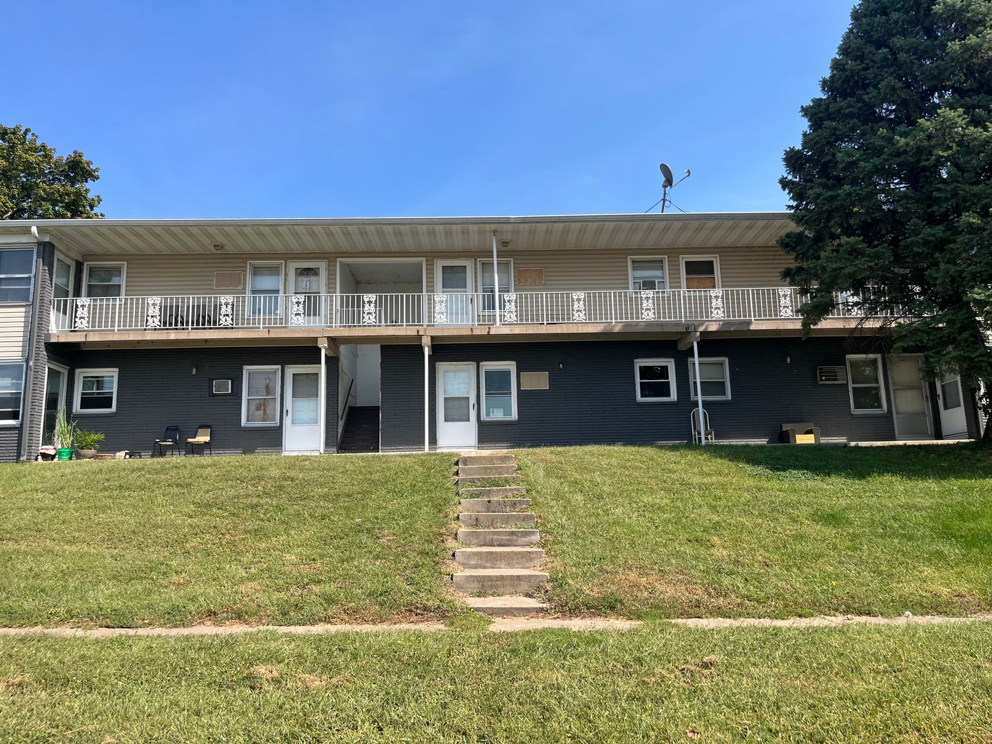 Rock Island Apartment: 4601/4605/4611/4613 - 12th St