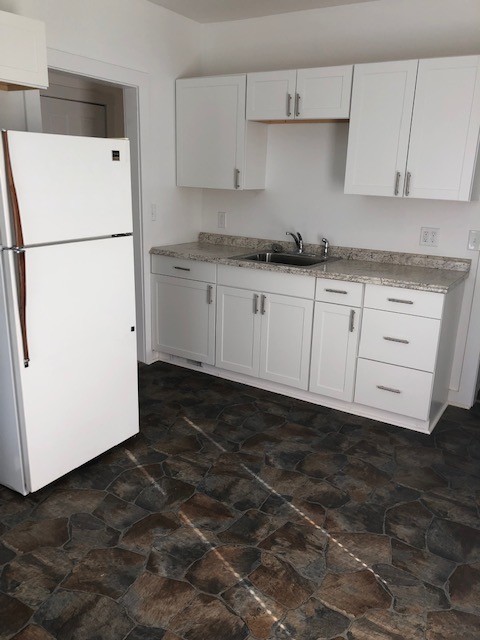 Rock Island Apartment: 1104 18-1/2 Ave.