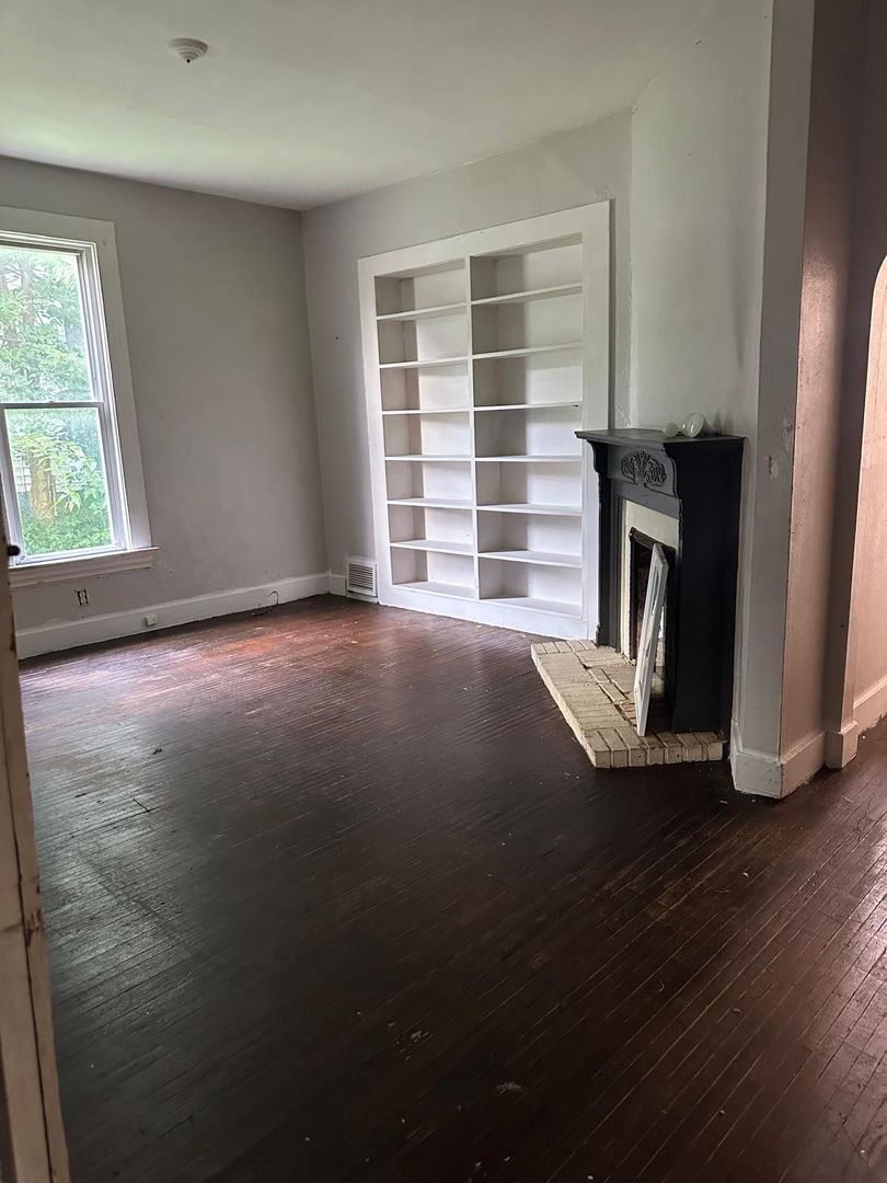 Rock Island Apartment: 728 17th St