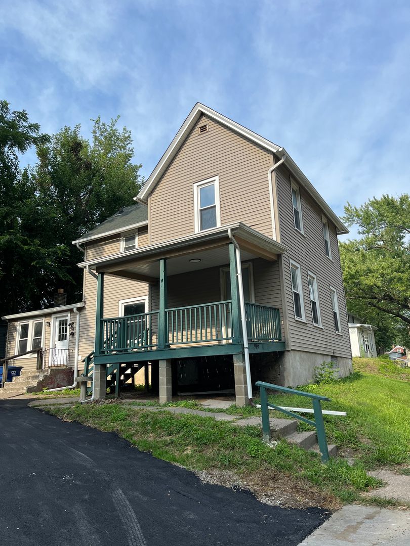 Davenport House: 919 W 10th St