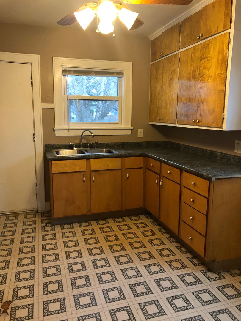 Moline House: 2331 4th St.