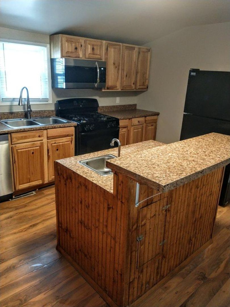 Moline House: 1045 29th St.