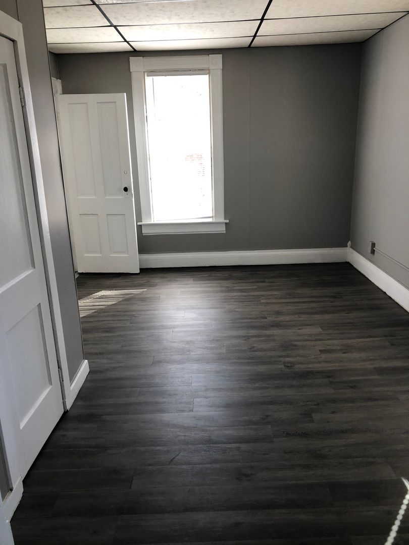 Rock Island Apartment: 4303 7th Ave.