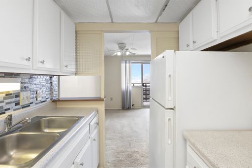 Beautiful 2 bedroom, secured entry, close to downtown – photo 1