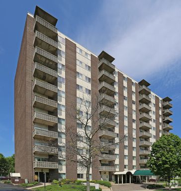 HUGE 1BD, BA Apartment Near Downtown Dayton, VIEWS! w/large closets and dishwashers – photo 1