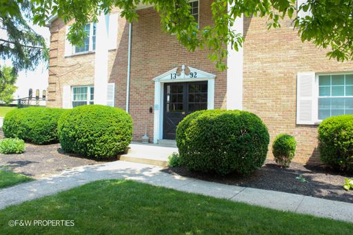 Located in the heart of Historic Olde Towne East and close to Franklin Park Conservatory. These 1BR 1BA apartments feature a secured entrance building, off street parking, on site laundry facility and central air. – photo 1