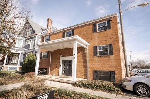 Charming Living in the Heart of the King-Lincoln District! – photo 1