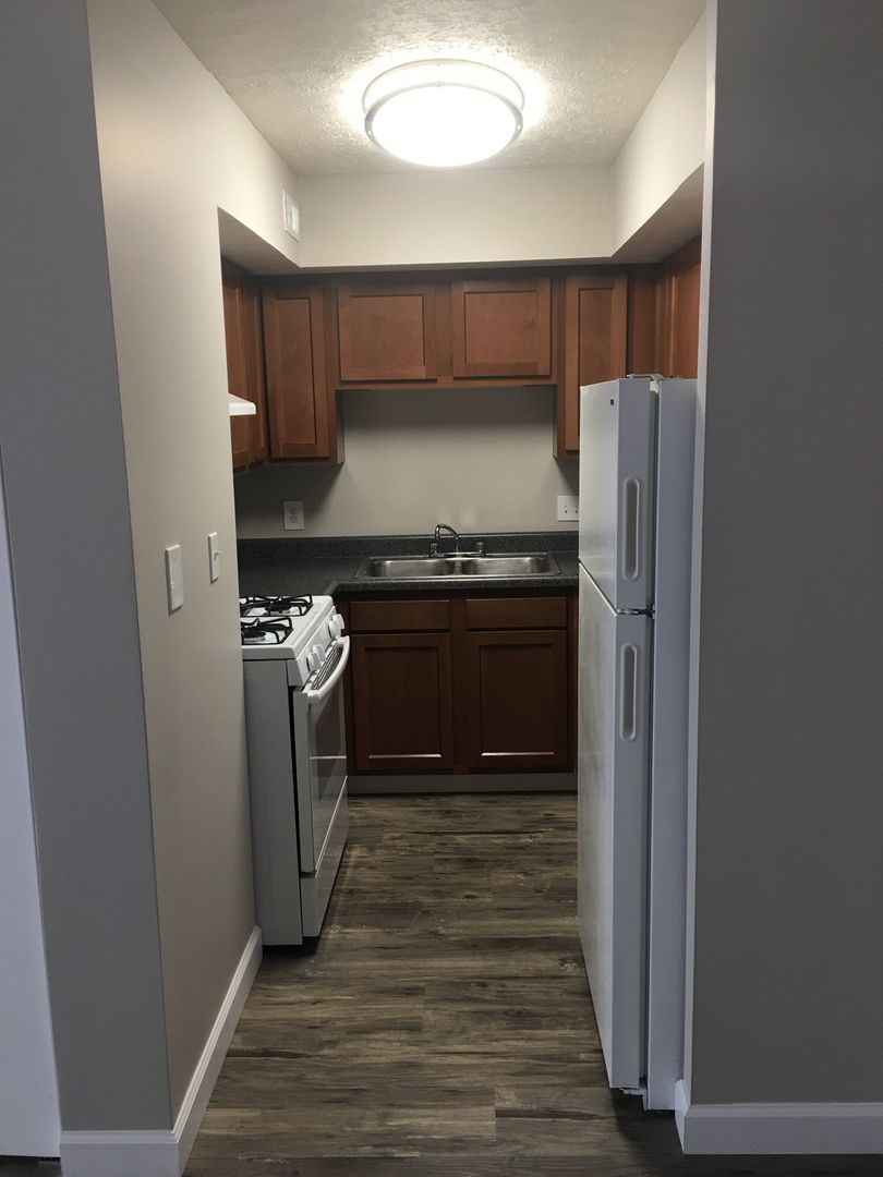 Columbus Apartment: 1162-1170 Franklin Avenue
