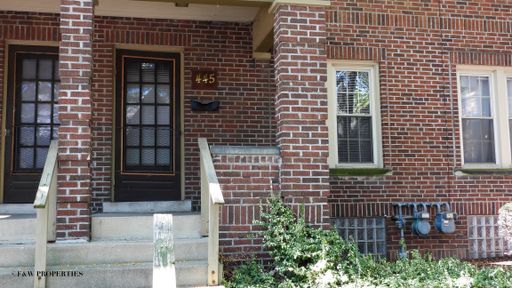 Townhouse, w AC, Full Basement + W & D hookups, on Main St busline – photo 1