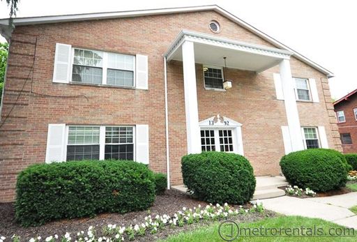 Located in the heart of Historic Olde Towne East and close to Franklin Park Conservatory. Features a secured entrance building, off street parking, on site laundry facility and central air. – photo 1