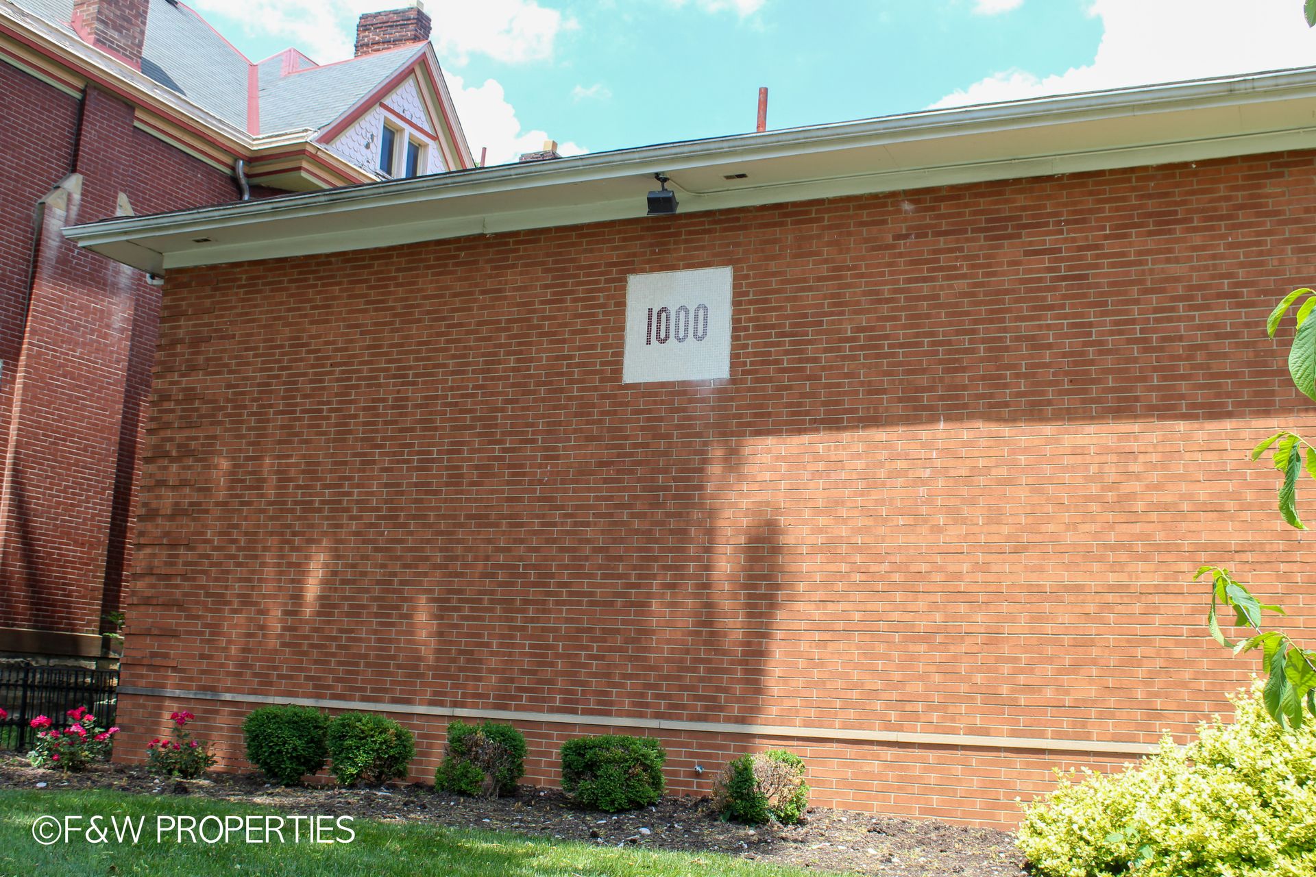 Columbus Apartment: 1000 & 1002 Bryden Rd.