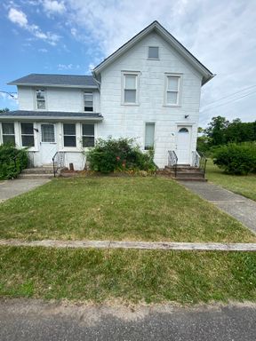 Newly Renovated 2 Bedroom, 1 Bathroom Apartment Available!